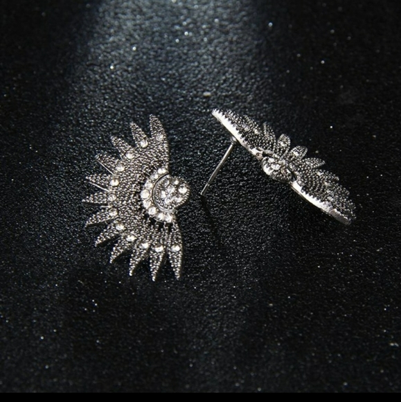 BOGO Vintage Style Starburst Rhinestone Earrings - Picture 5 of 6